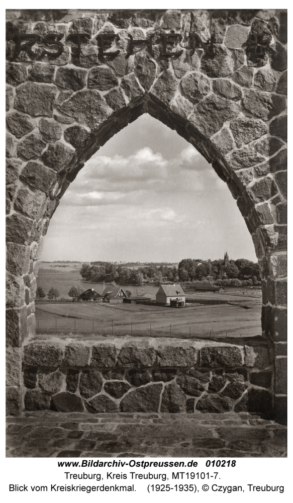 Treuburg, Blick vom Kreiskriegerdenkmal