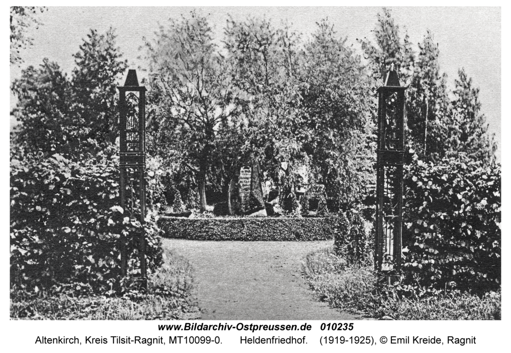 Altenkirch, Heldenfriedhof