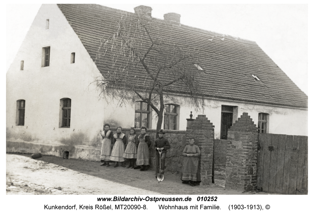 Kunkendorf, Wohnhaus mit Familie