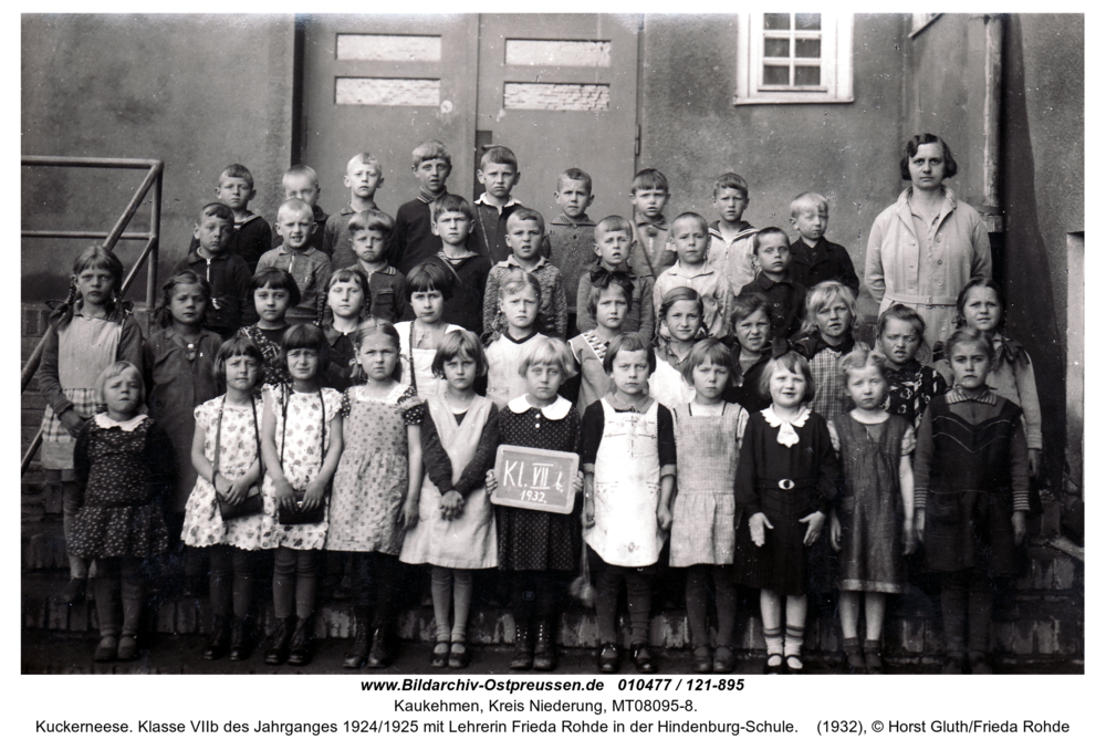 Kuckerneese. Klasse VIIb des Jahrganges 1924/1925 mit Lehrerin Frieda Rohde in der Hindenburg-Schule