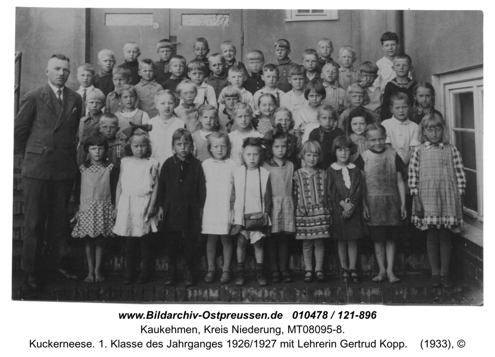 Kuckerneese. 1. Klasse des Jahrganges 1926/1927 mit Lehrerin Gertrud Kopp