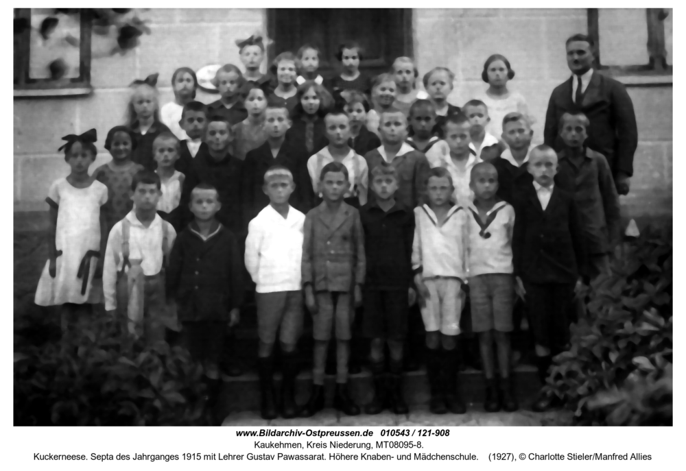 Kuckerneese. Septa des Jahrganges 1915 mit Lehrer Gustav Pawassarat. Höhere Knaben- und Mädchenschule