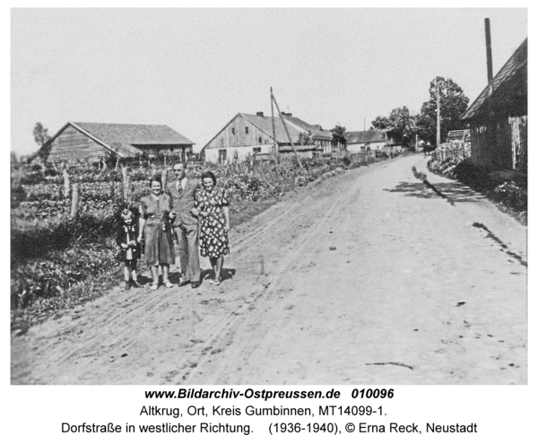 Altkrug, Dorfstraße in westlicher Richtung