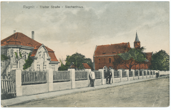 Ragnit, Tilsiter Straße mit Siechenhaus