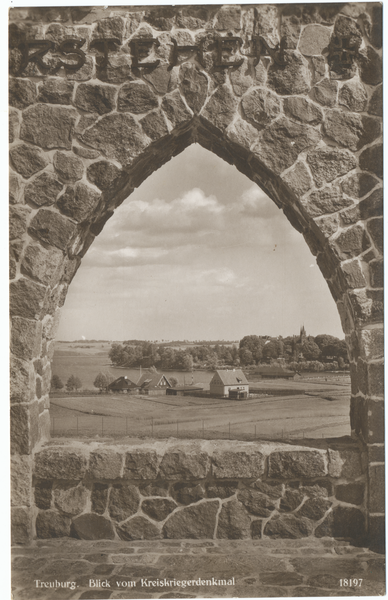 Treuburg, Blick vom Kreiskriegerdenkmal