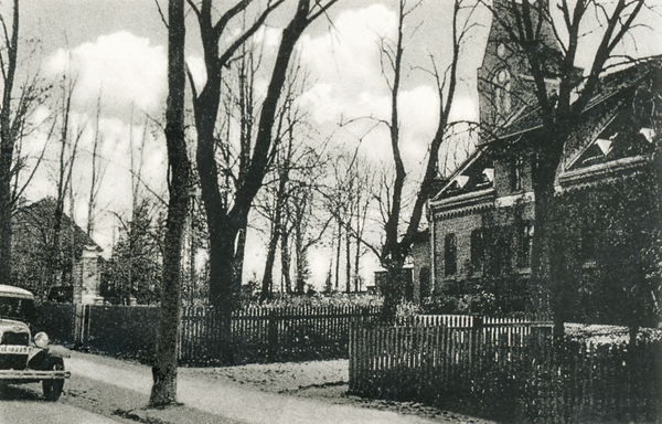 Kraupischken (Ort), Kirche und Denkmal