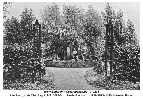 Altenkirch, Heldenfriedhof