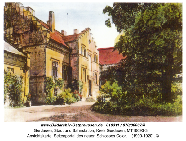 Gerdauen, Ansichtskarte. Seitenportal des neuen Schlosses Color