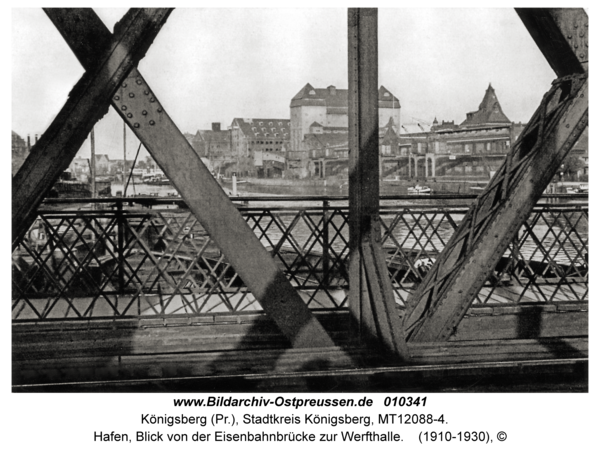 Königsberg, Hafen, Blick von der Eisenbahnbrücke zur Werfthalle