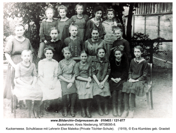 Kuckerneese. Schulklasse mit Lehrerin Else Maleika (Private Töchter-Schule)