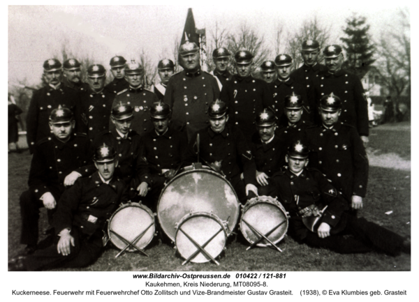 Kuckerneese. Feuerwehr mit Feuerwehrchef Otto Zollitsch und Vize-Brandmeister Gustav Grasteit