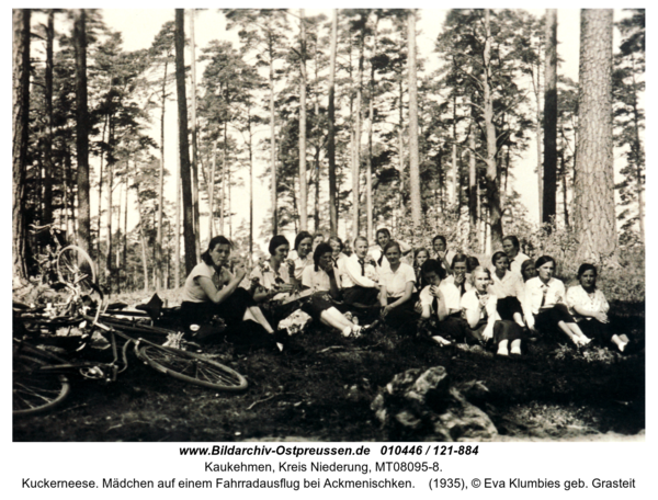 Kuckerneese. Mädchen auf einem Fahrradausflug bei Ackmenischken