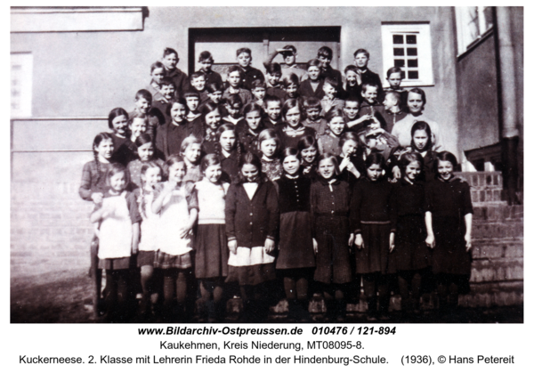 Kuckerneese. 2. Klasse mit Lehrerin Frieda Rohde in der Hindenburg-Schule