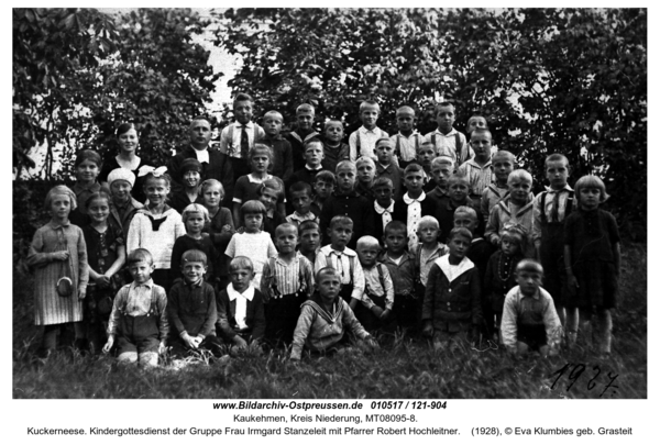 Kuckerneese. Kindergottesdienst der Gruppe Frau Irmgard Stanzeleit mit Pfarrer Robert Hochleitner