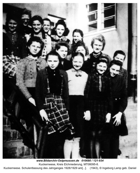 Kuckerneese. Schulentlassung des Jahrganges 1928/1929 am 27. März 1943. Hindenburg-Schule