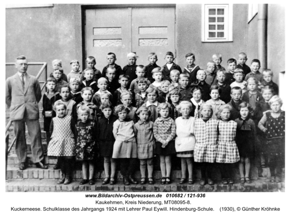 Kuckerneese. Schulklasse des Jahrgangs 1924 mit Lehrer Paul Eywill. Hindenburg-Schule