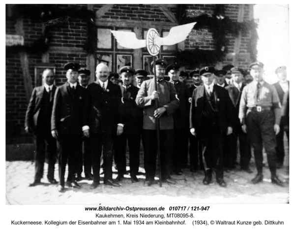 Kuckerneese. Kollegium der Eisenbahner am 1. Mai 1934 am Kleinbahnhof