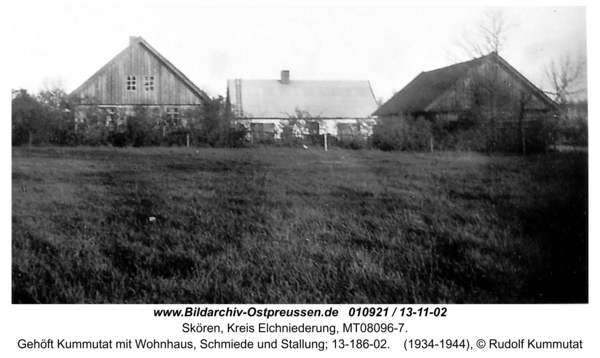 Skören, Gehöft Kummutat mit Wohnhaus, Schmiede und Stallung; 13-186-02