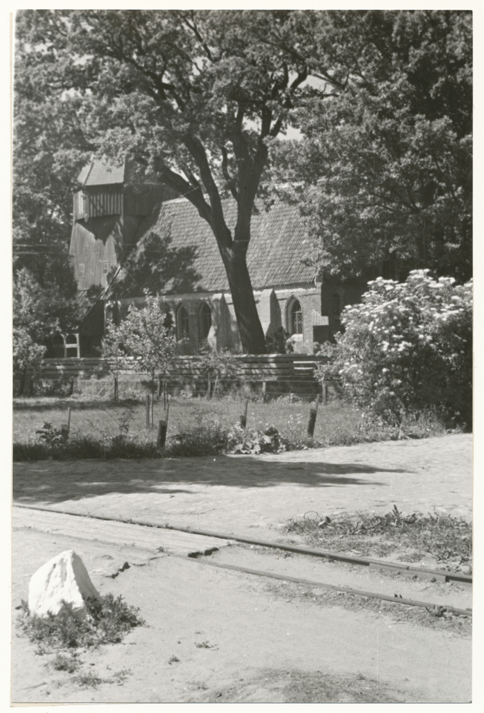 Nördliches Ostpreußen wo?, Kirche in der Nähe von Bahnschienen