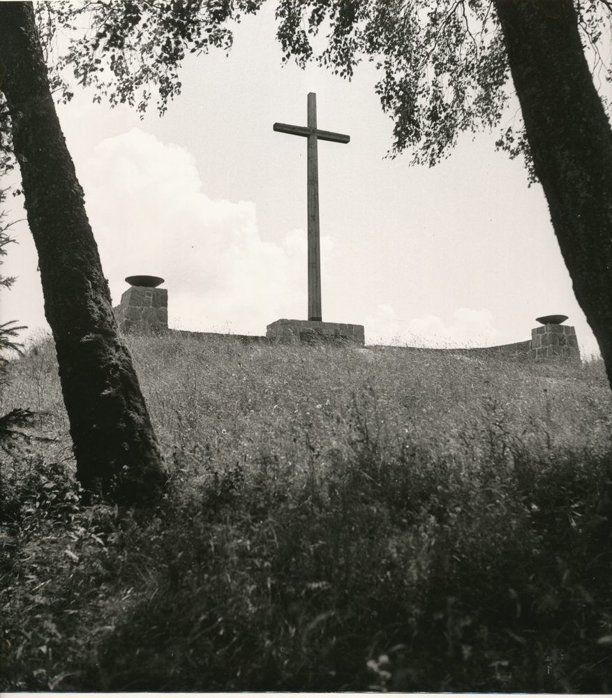 Sarken, Soldatenfriedhof auf der Bunelka-Höhe