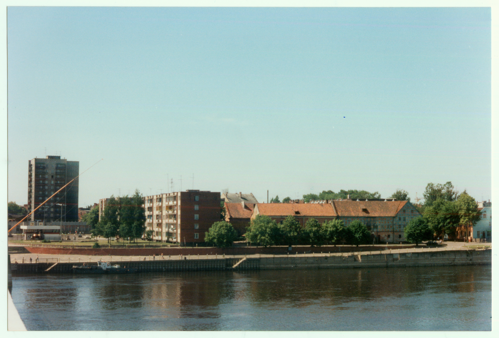 Tilsit, Blick von der Luisenbrücke zum südlichen Memelufer