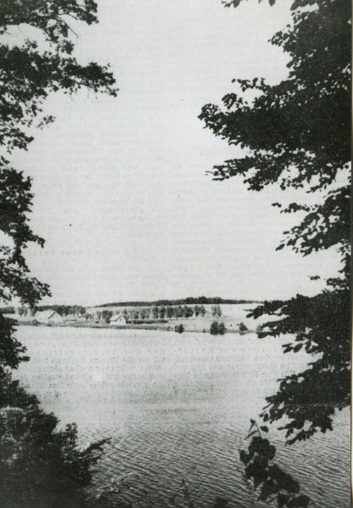 Friedland (Ostpr.), Blick von Märtensdorf über den Stausee nach Götzlack...