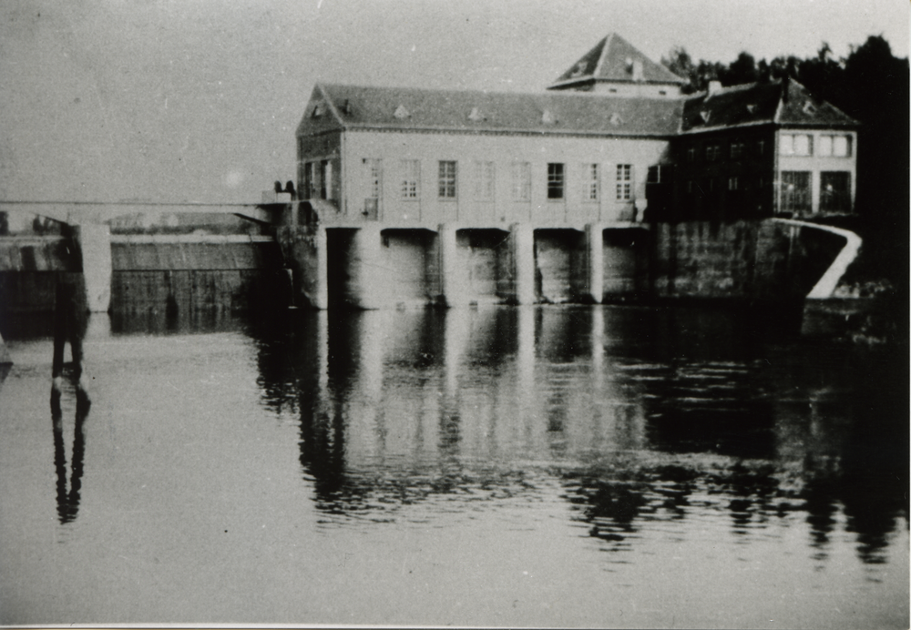 Groß Wohnsdorf, Kraftwerk von der Unterseite aus gesehen bei Niedrigwasser