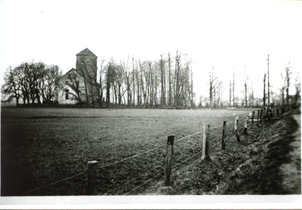 Georgenau Kr. Bartenstein, Blick in Richtung ev. Kirche und Friedhof