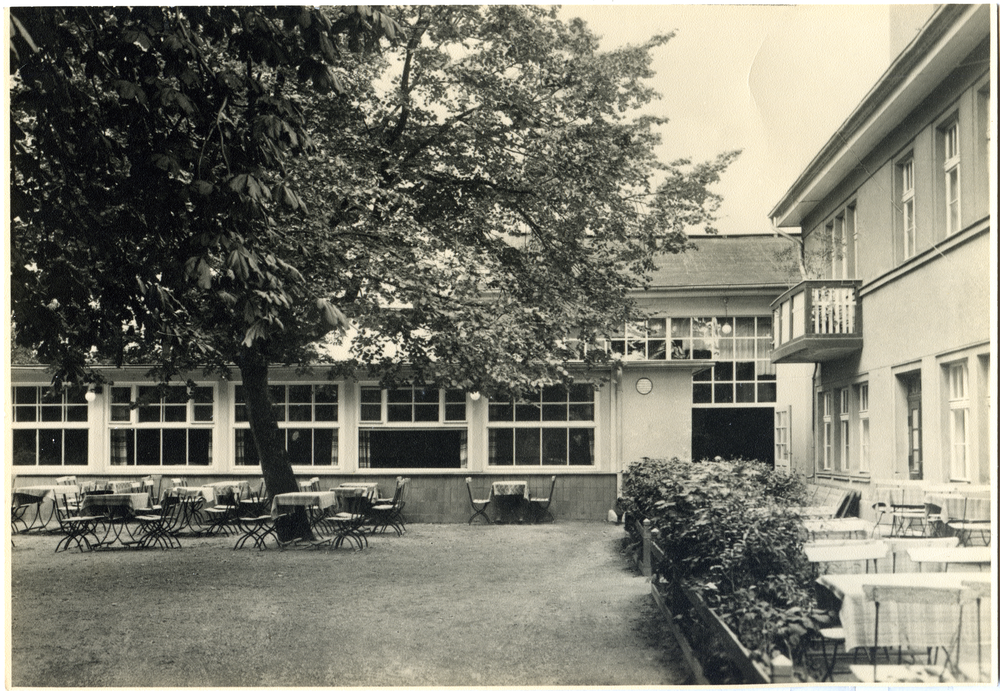 Quednau Stadtkr. Königsberg, Hauptstr. 3, Quednauer "Lustschlösschen",  Gartenterrasse