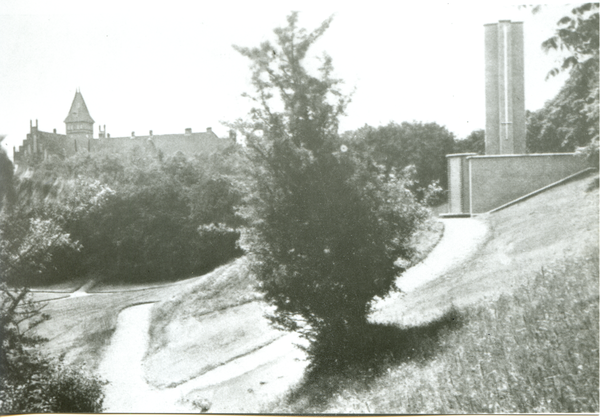 Bartenstein, Blick zum Kreishaus und dem Ehrenmal