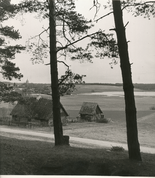 Masuren wo?, Ortsansicht mit Kirche, Masurischer See