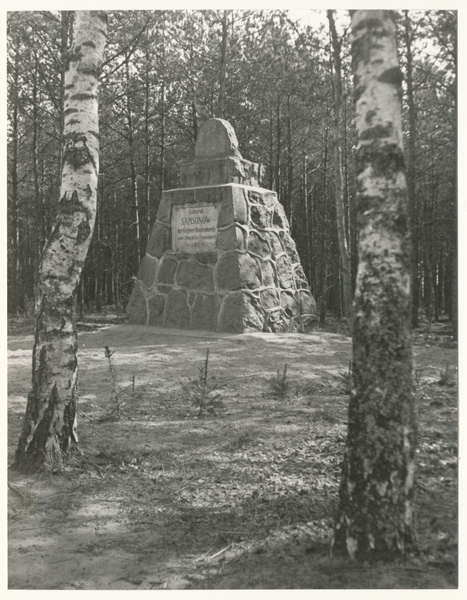 Klein Piwnitz, Gedenkstein für den russischen General Samsonow (Samsonow-Stein)