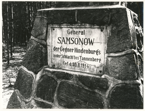 Klein Piwnitz, Gedenkstein für den russischen General Samsonow (Samsonow-Stein), Gedenktafel
