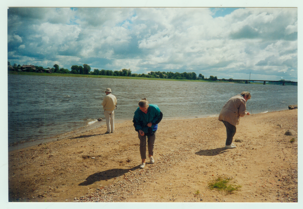 Tilsit, Steinchensammeln an der Memel