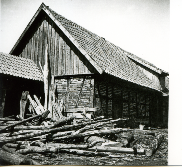 Eisenbart, Bauernhof, Holzschuppen