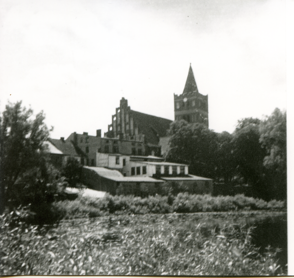 Friedland (Ostpr.), Ev. Kirche, über den Mühlenteich gesehen