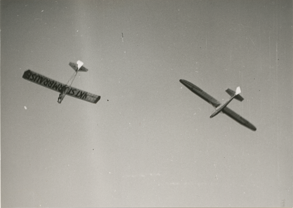 Rossitten Kr. Samland, Zwei Segelflugzeuge in der Luft