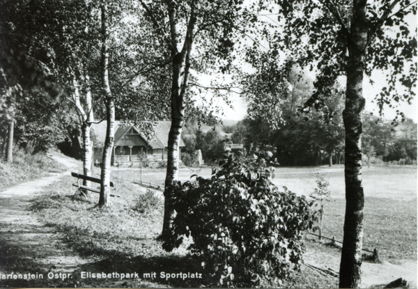 Bartenstein, Elisabethpark mit Sportplatz und Turnerhäuschen mit Gedenkstein