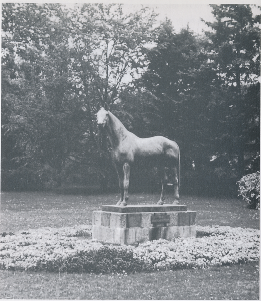 Groß Trakehnen, Denkmal des Hauptbeschälers "Tempelhüter"