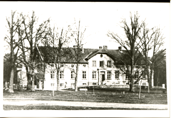 Mertensdorf Kr. Bartenstein, Gutshaus (v. d. Goltz) von der Vorfahrtseite