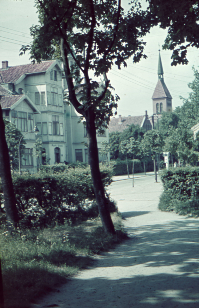 Cranz Kr. Samland, Verlobungsweg an der Plantage  und Kirche