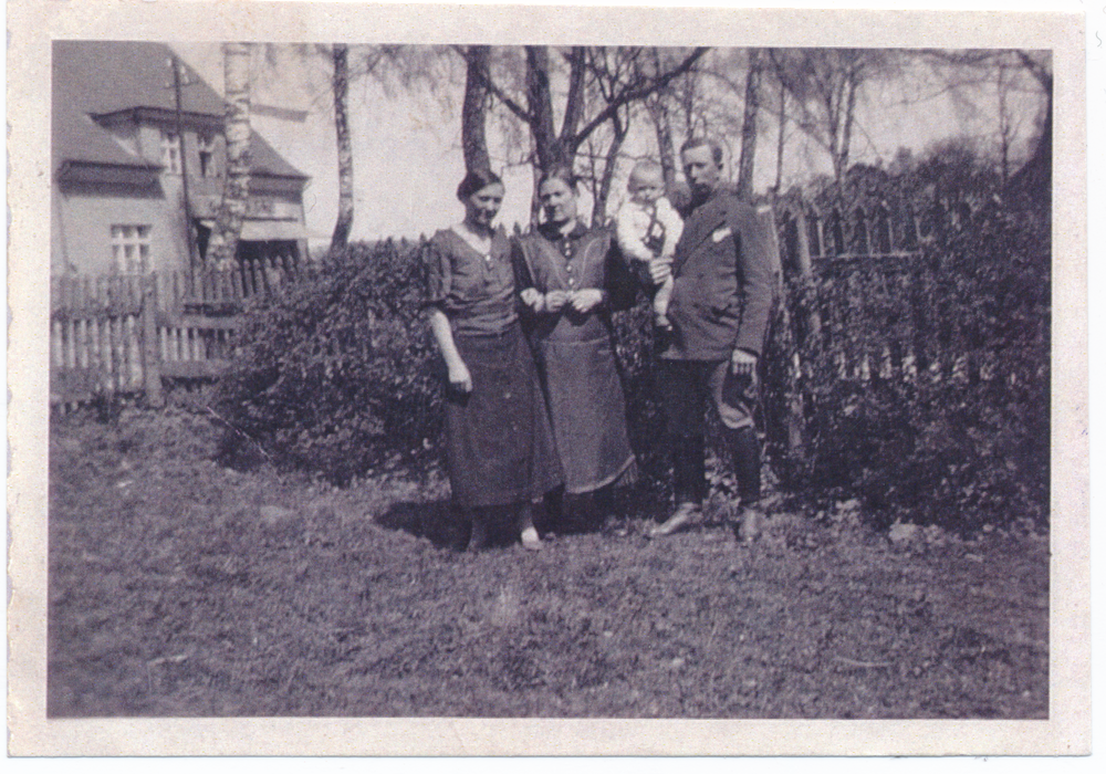 Kanditten,  Hilde und Hermann Lehmann mit Sohn Arno und Großmutter Ottilie Lehmann geb. Böhnke