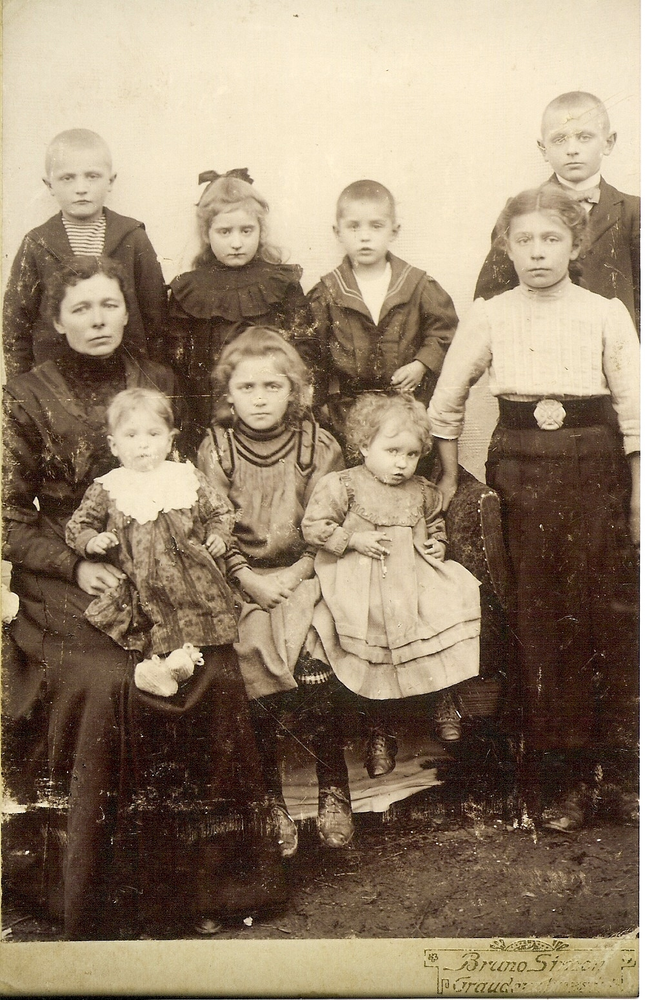 Basznitzkallen, Witwe Henriette Johanna Siemoneit geb. Radtke und ihre 8 Kinder