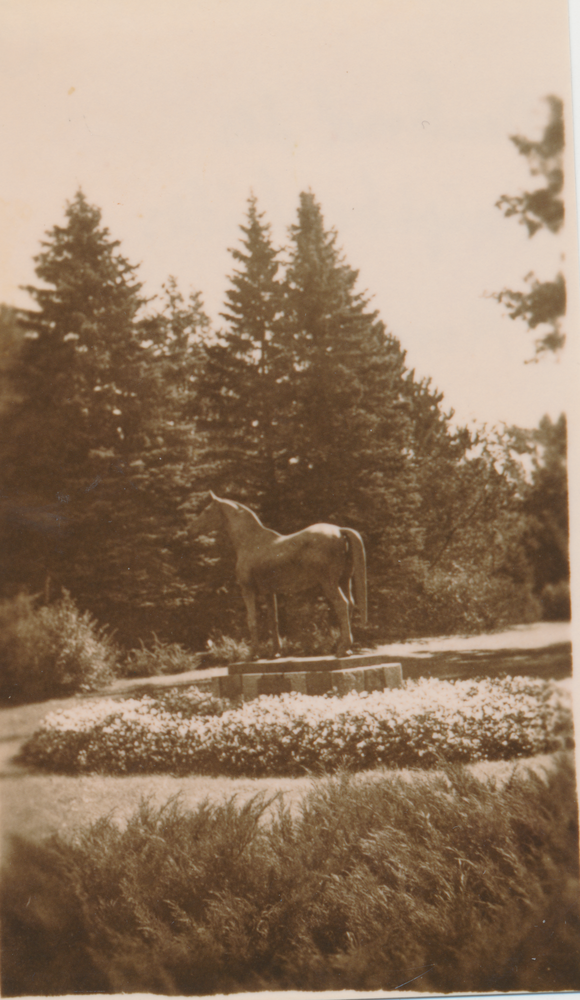 Groß Trakehnen, Denkmal "Tempelhüter"