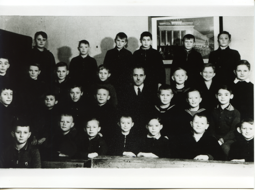Friedland (Ostpr.), Volksschule, Klassenbild des Jahrgangs 1928/29 mit Lehrer Mertins