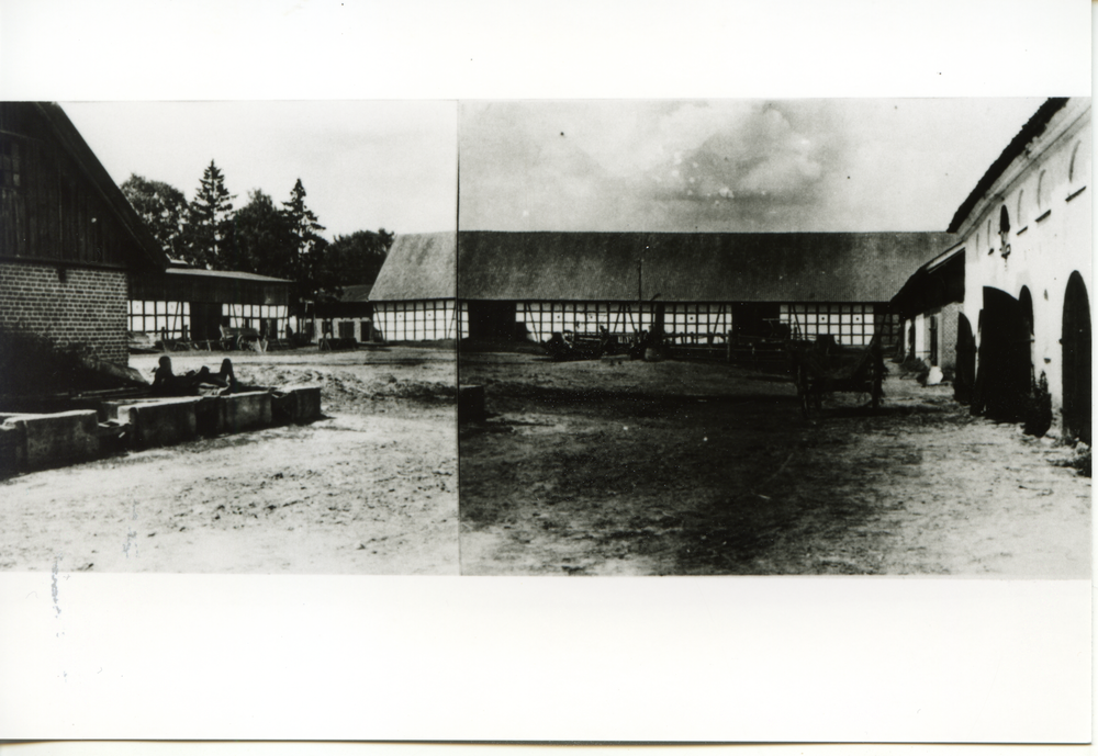 Pohiebels Kr. Bartenstein, Gut, 2-teiliges Panoramabild des Wirtschaftshofes aus der SO-Ecke in Richtung NNW