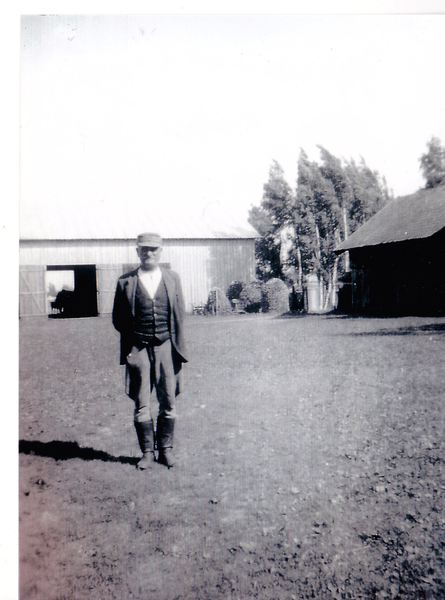 Neusorge, Ksp. Heinrichswalde, Landwirt Artur Kröhnert auf seinem Gutshof