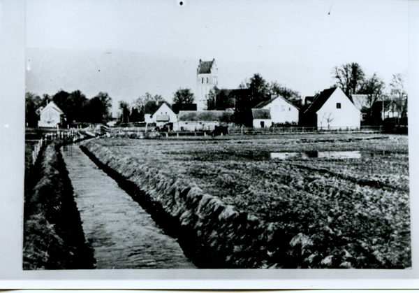 Böttchersdorf, Ortsansicht mit ev. Kirche