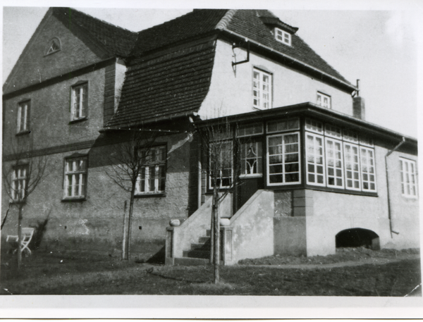 Böttchersdorf, Wohnhaus des Bauunternehmers Emil Nieswand, Veranda-Aufgang