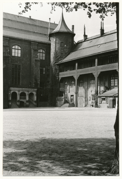 Königsberg (Pr.), Schlosshof, Blick Richtung Treppenaufgang